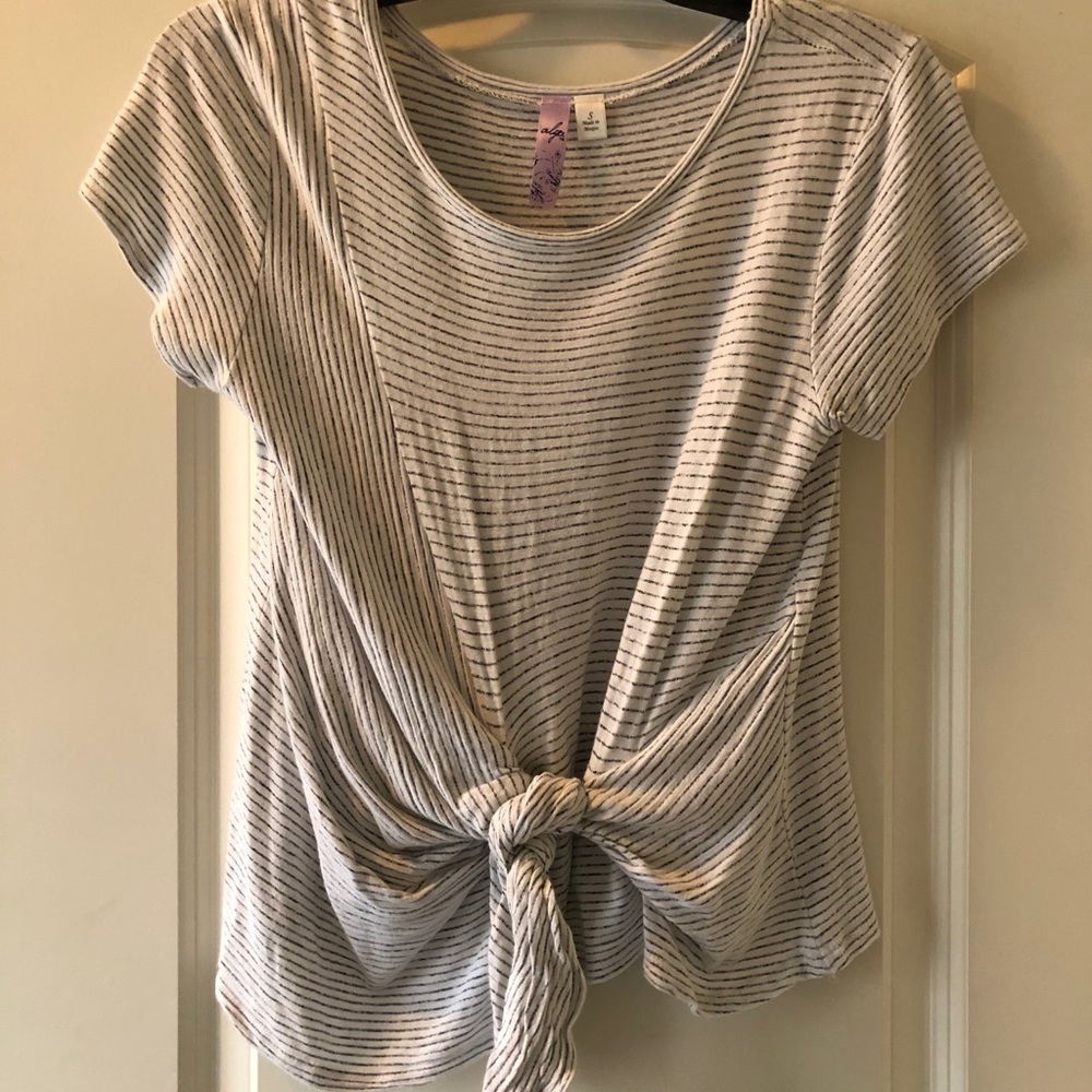 FRANCESCA’S STRIPED FRONT TIE TUNIC